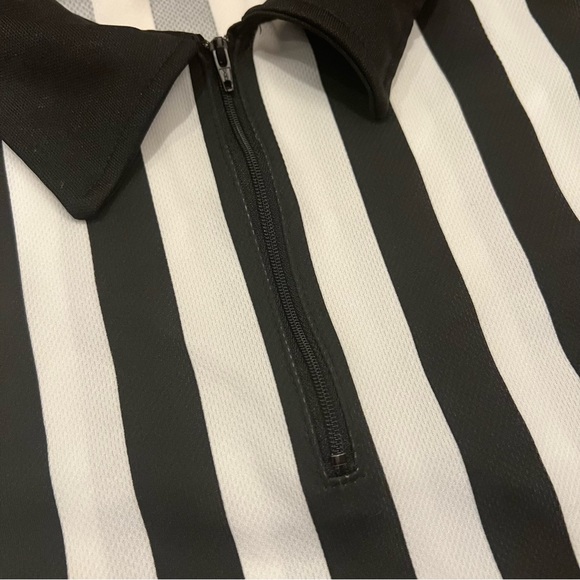 Referee Ref Stripped Black Shirt Small Basketball Football NEW Men Polyester - Picture 3 of 5
